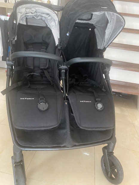 Passeggino gemellare con ovetti 